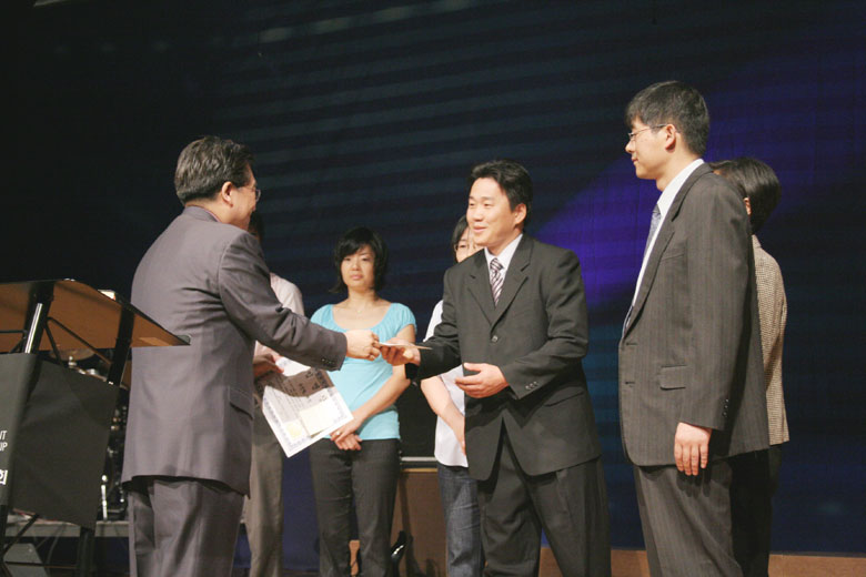 052508-oikos (3).jpg